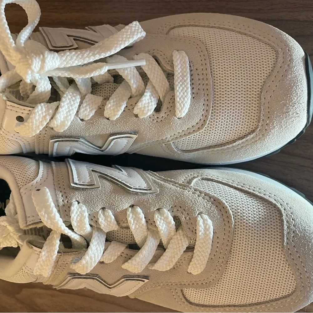 New Balance Beige and Gray Sneakers 8 - Picture 5 of 7